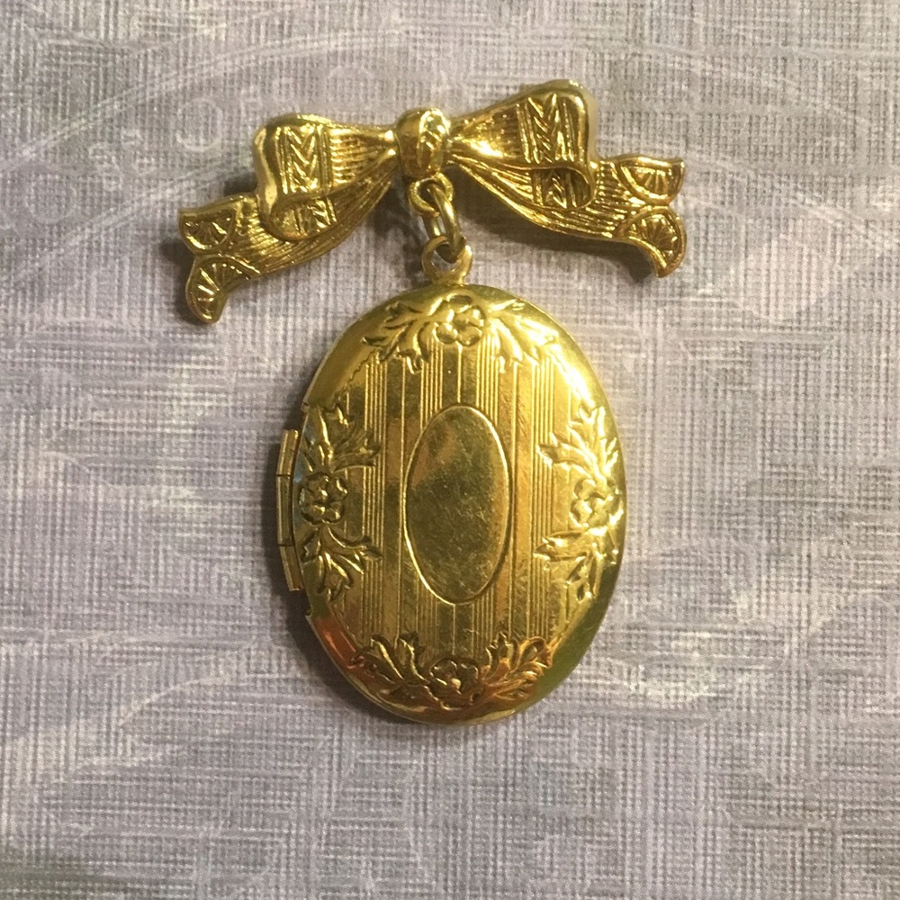 Oval Locket with Bow Tie Hanging Brooch - Host Pick - Picture 2 of 4